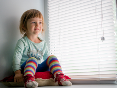 Ποια Είναι τα Ασφαλέστερα Συστήματα  Χειρισμού Σκίασης Παραθύρων για Παιδιά;